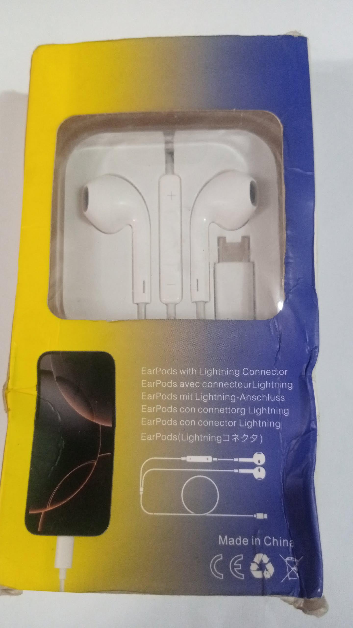 16 Pro Max EarPods with Lightning Connector